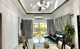 Baan Dusit Pattaya Park Villa With Water Park